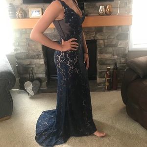 I’m selling a 2018 Dave & Johnny prom & hoco dress